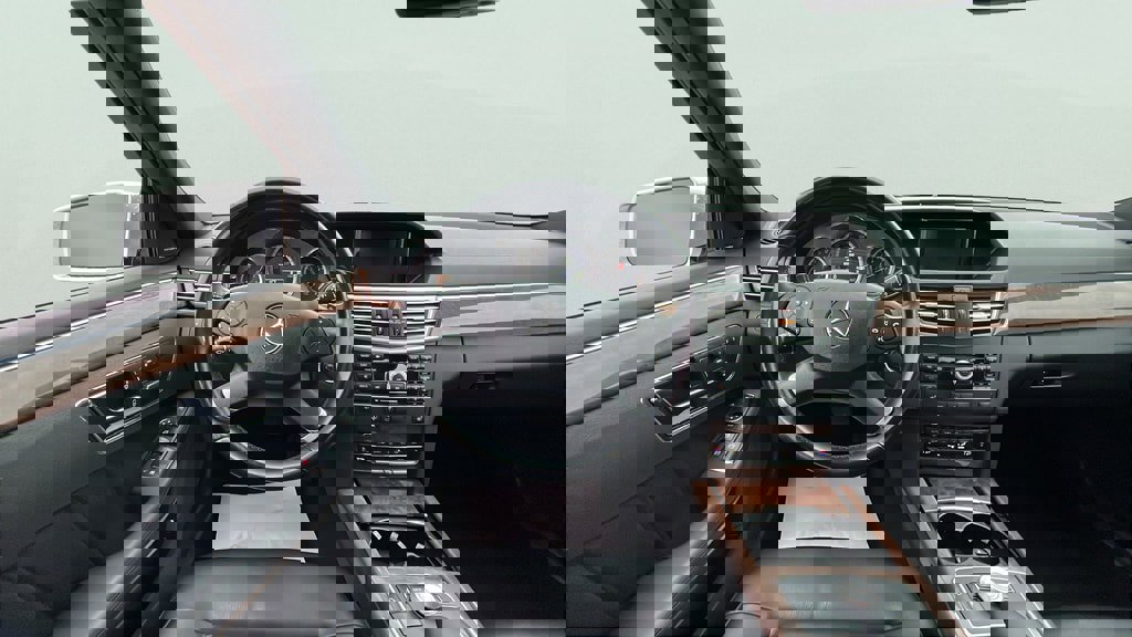 Used 2011 Mercedes-Benz E 350 4MATIC Sedan image 11