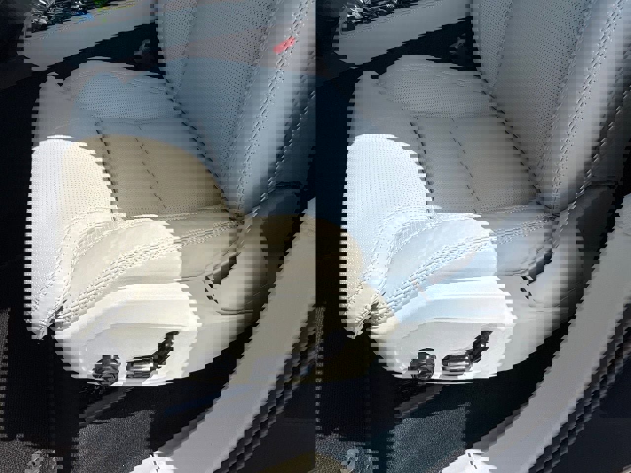 New 2026 Volvo XC90 B6 Ultra w/ Protection Package Premier image 18