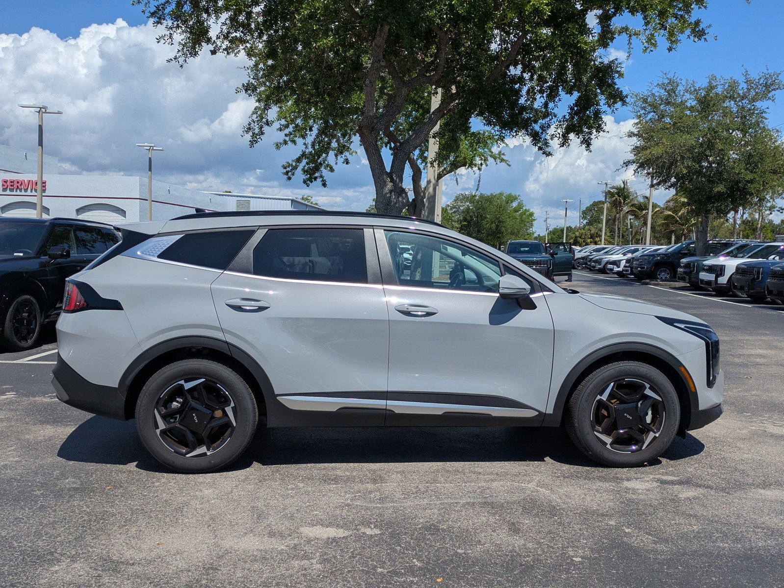 Certified 2026 Kia Sportage EX w/ EX Panorama Roof Package FWD image 3