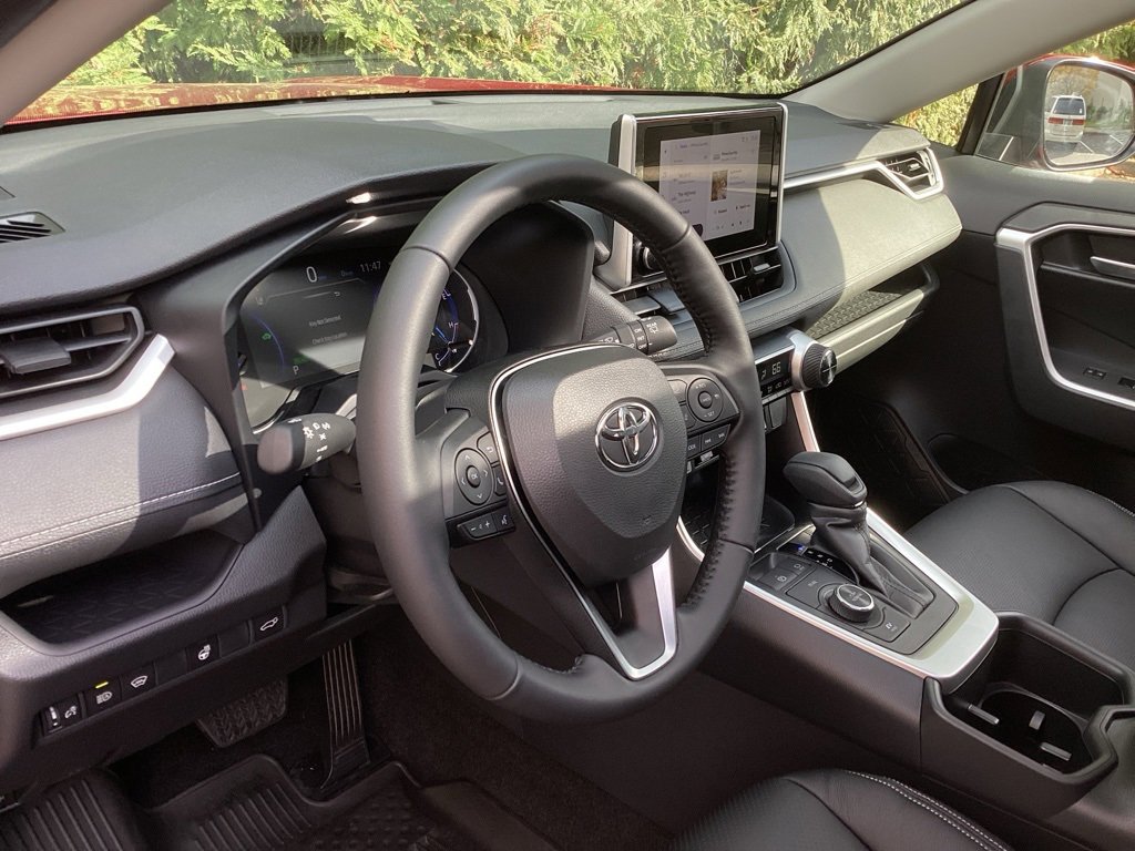 Used 2025 Toyota RAV4 XLE image 11