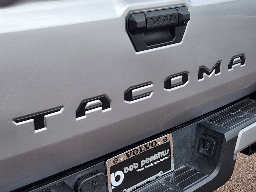 Used 2025 Toyota Tacoma SR5 AWD/4WD image 31