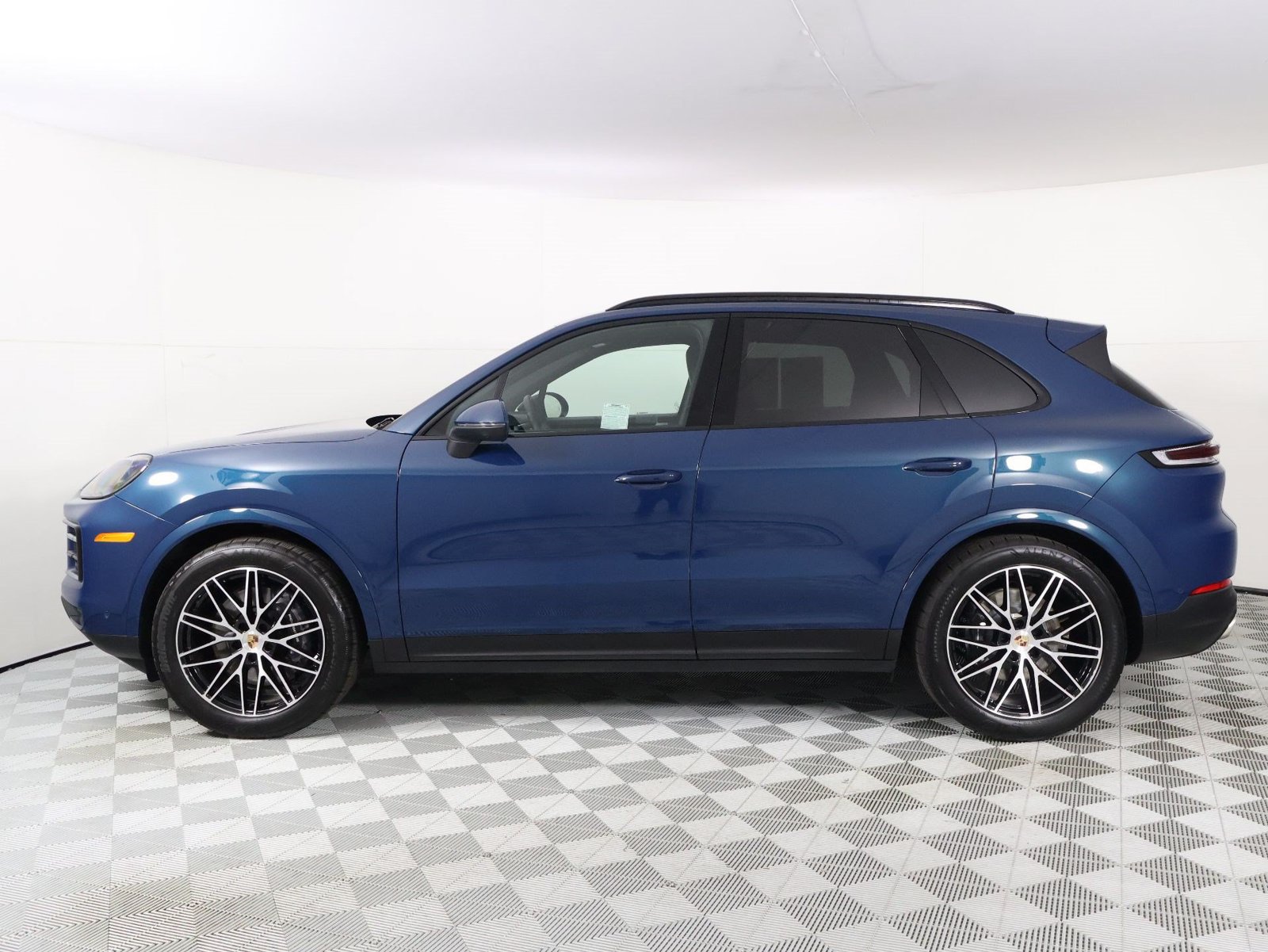 Certified 2026 Porsche Cayenne AWD/4WD image 2