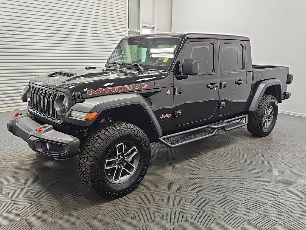 Used 2025 Jeep Gladiator Mojave w/ Convenience Group AWD/4WD image 5