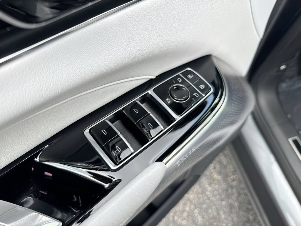 Used 2023 Cadillac Lyriq 2WD image 15