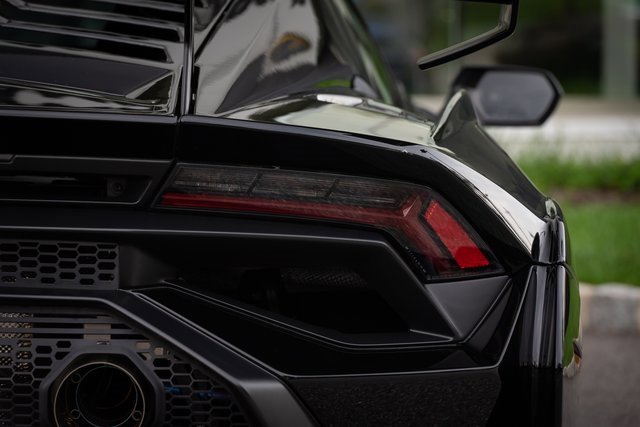Used 2022 Lamborghini Huracan STO image 34