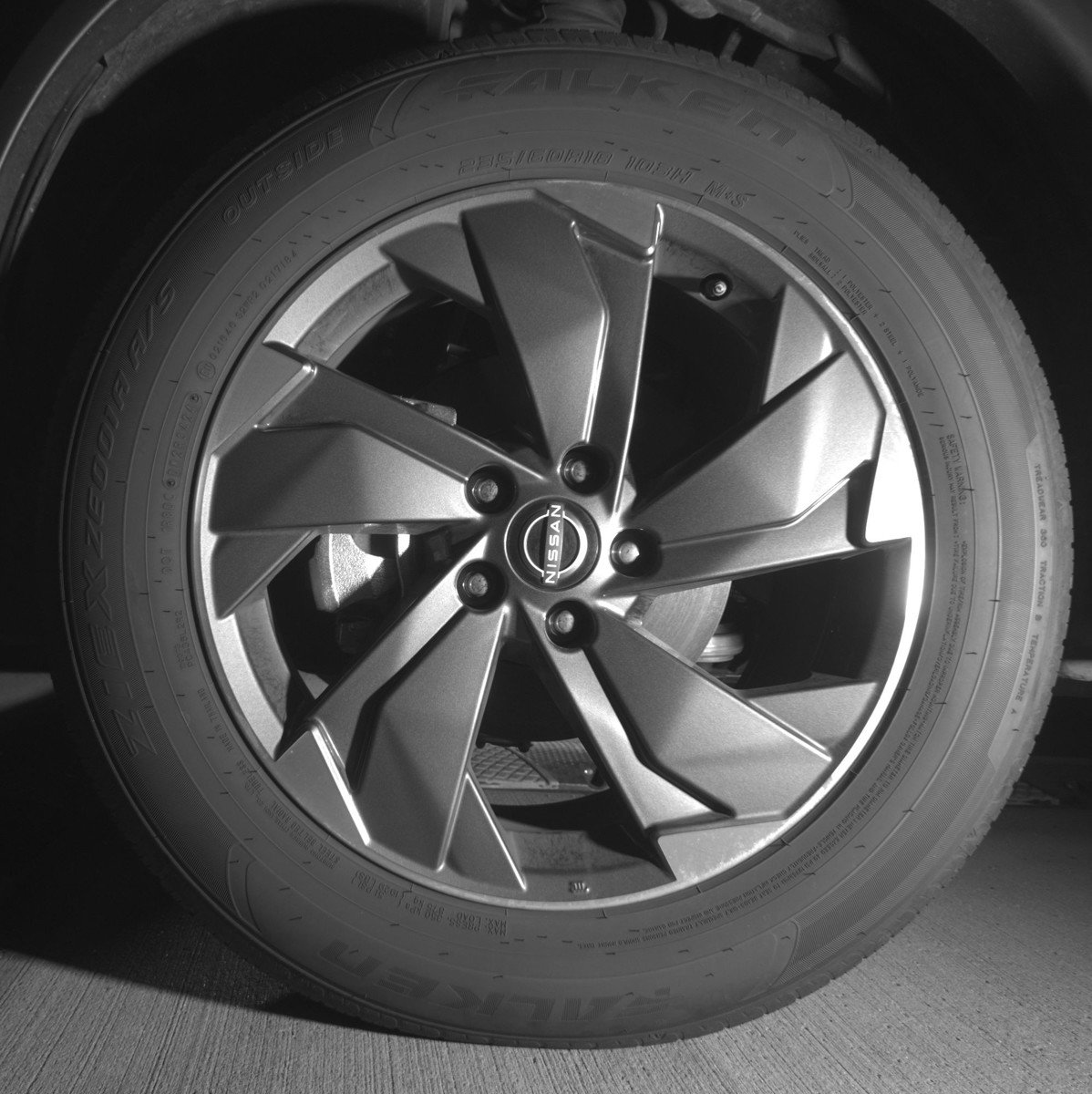 Used 2025 Nissan Rogue SV FWD image 12