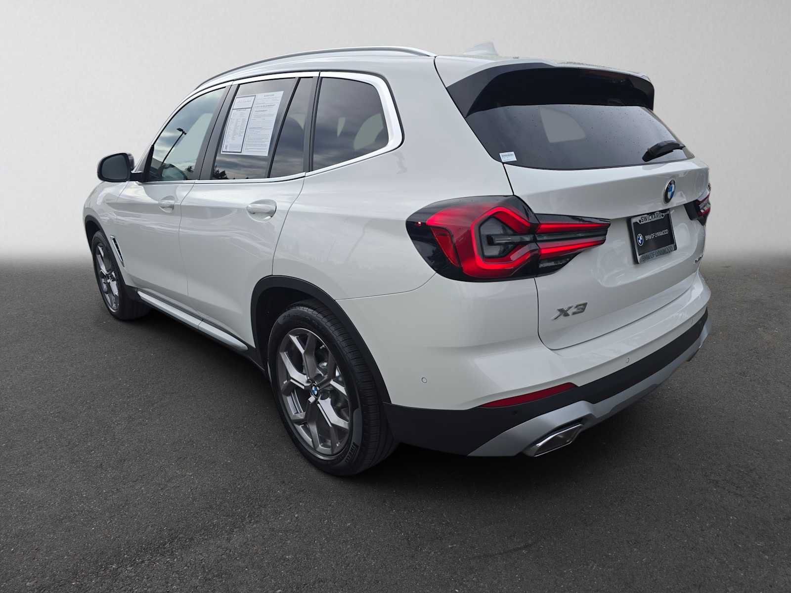 Used 2023 BMW X3 xDrive30i w/ Premium Package w/ZPA AWD/4WD image 5