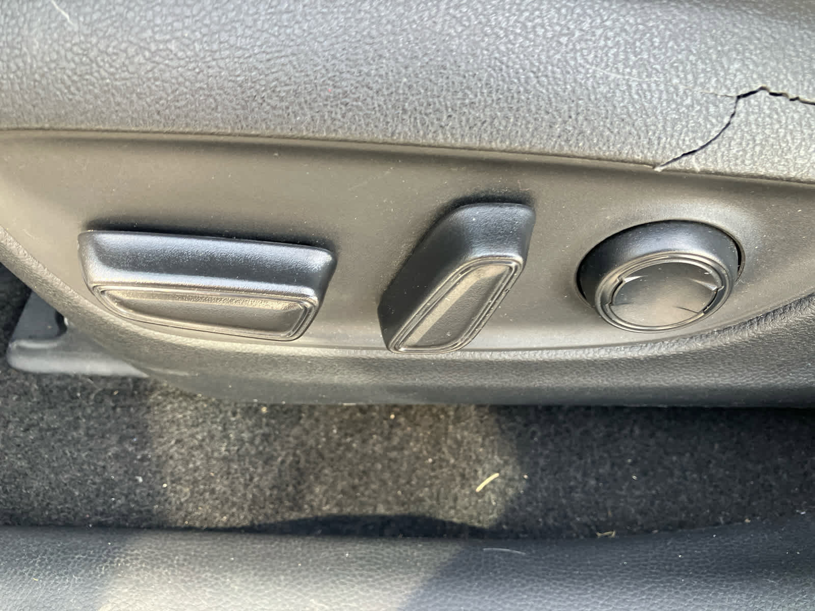 Used 2021 Toyota RAV4 XLE Premium image 11