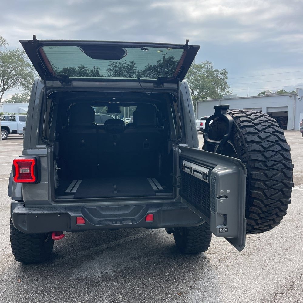 Used 2021 Jeep Wrangler Unlimited Rubicon w/ Xtreme Recon 35" Tire Package AWD/4WD image 22