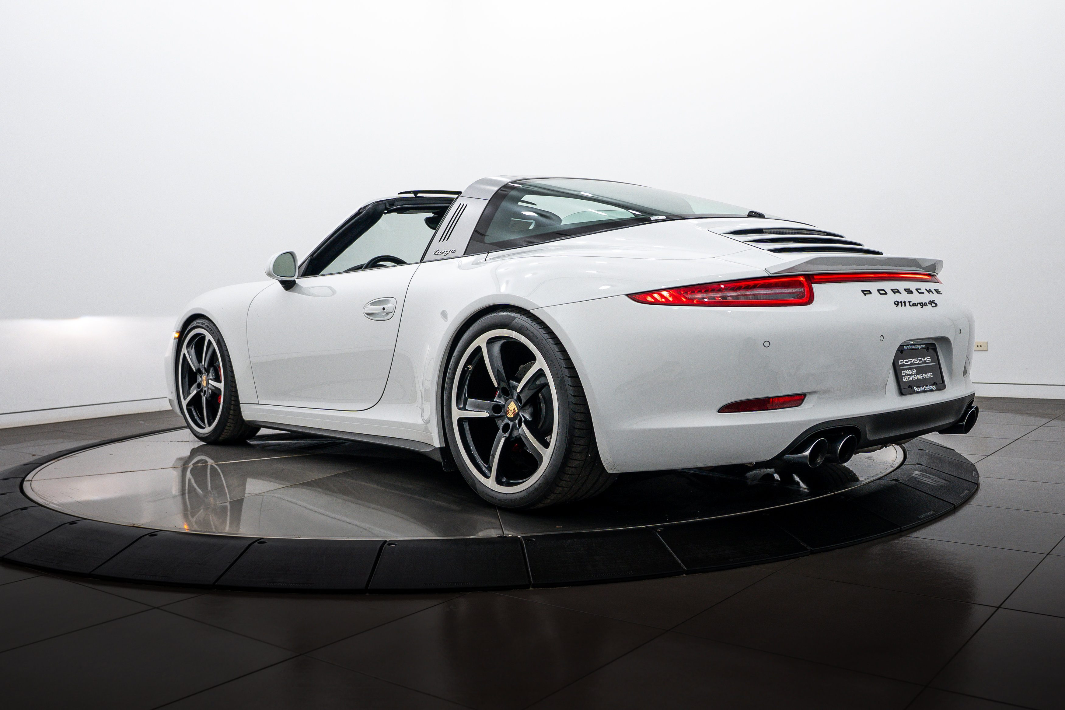 Certified 2014 Porsche 911 Targa 4S image 3