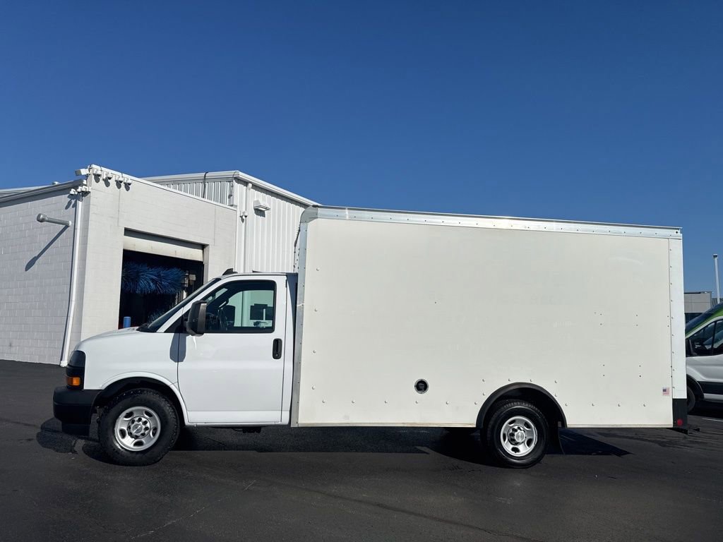 Used 2022 Chevrolet Express 3500 w/ Power Convenience Package image 2