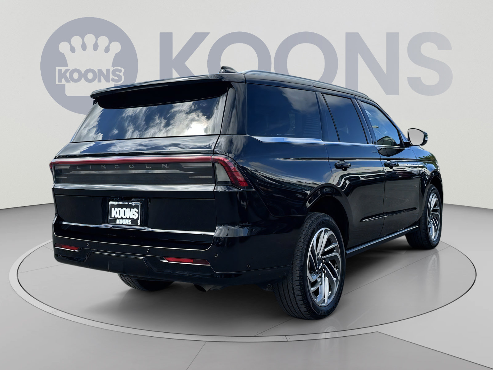 Used 2025 Lincoln Navigator Reserve AWD/4WD image 11