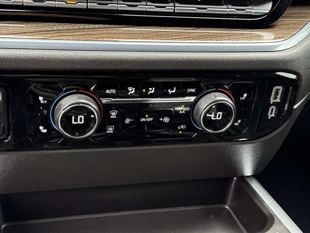 Used 2024 Chevrolet Silverado 1500 LT Trail Boss w/ Convenience Package II AWD/4WD image 15