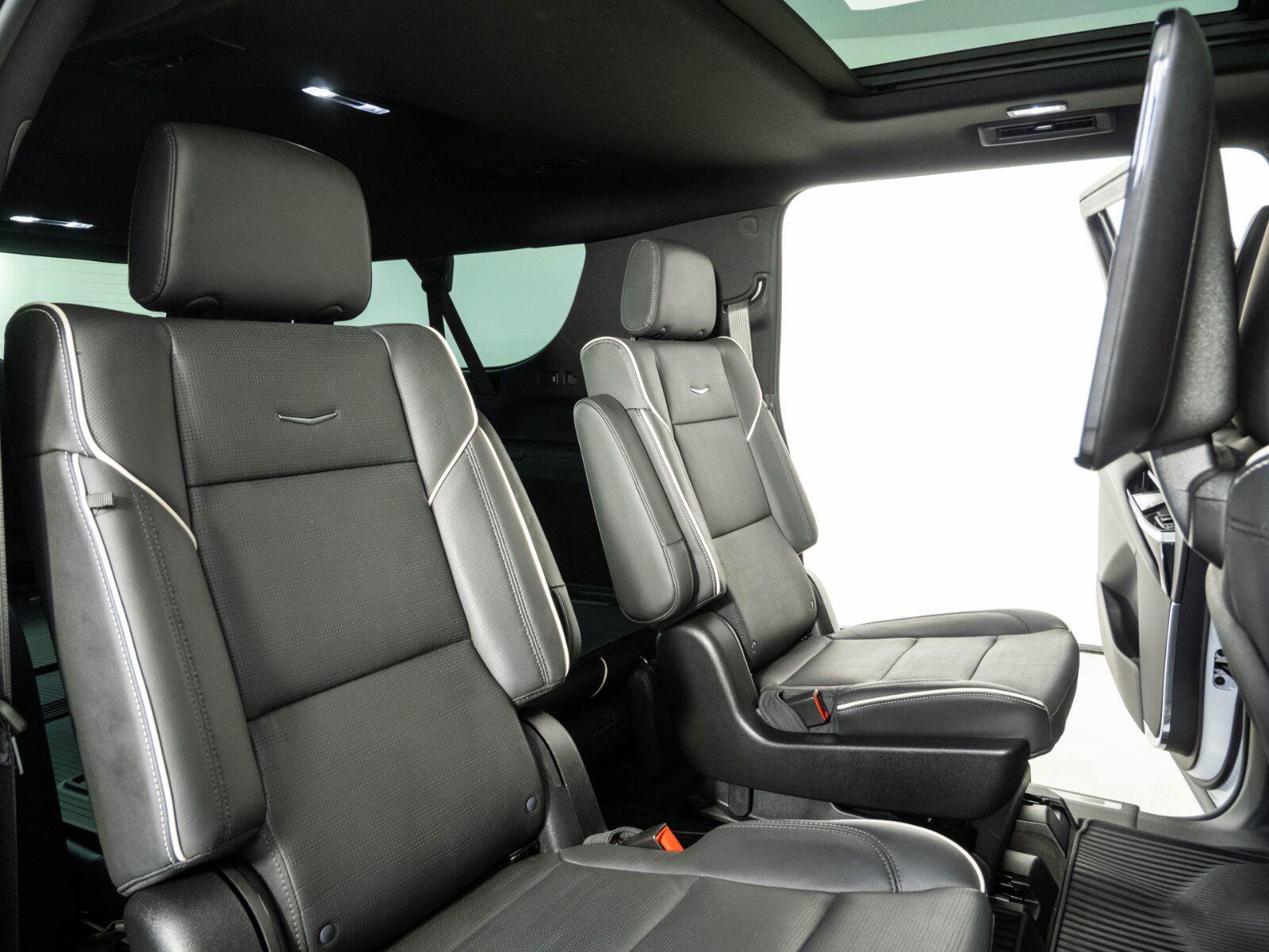 Used 2026 Cadillac Escalade ESV Sport w/ Touring Package AWD/4WD image 22