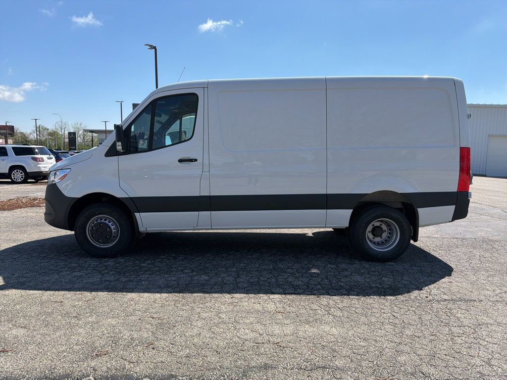Used 2026 Mercedes-Benz Sprinter 4500 image 5