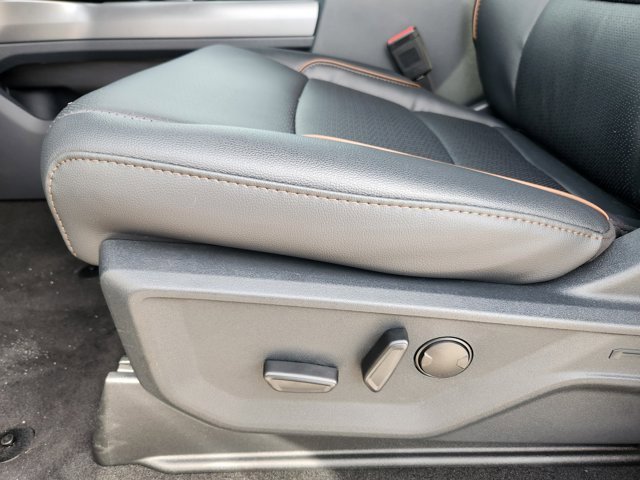 New 2026 Ford F250 Lariat w/ Black Appearance Package image 18