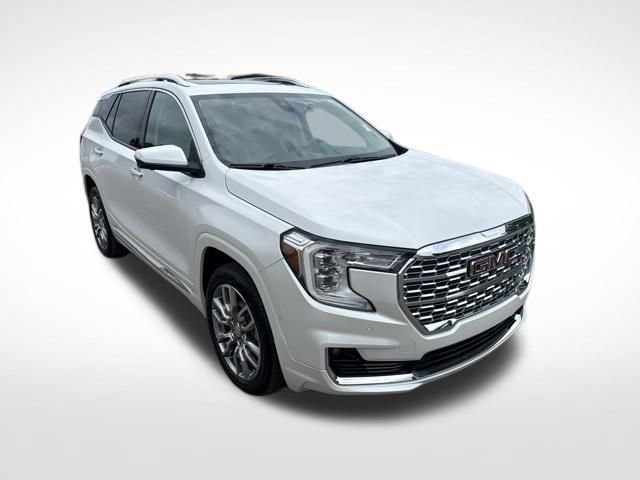 Used 2022 GMC Terrain Denali w/ Denali Premium Package AWD/4WD image 7