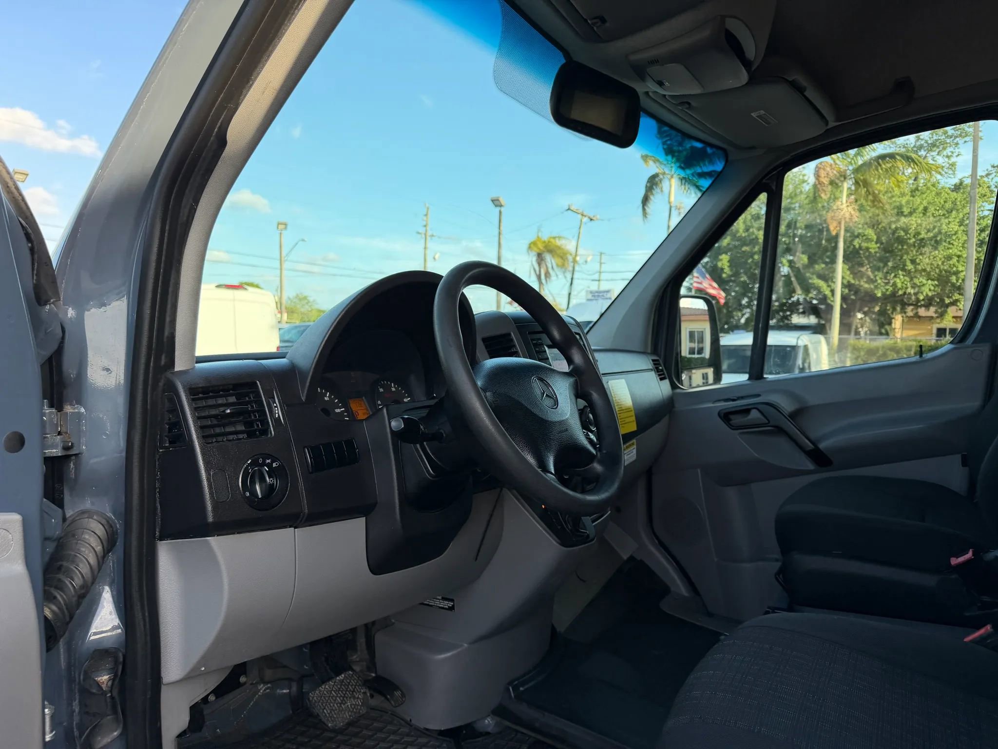 Used 2018 Mercedes-Benz Sprinter 2500 image 11