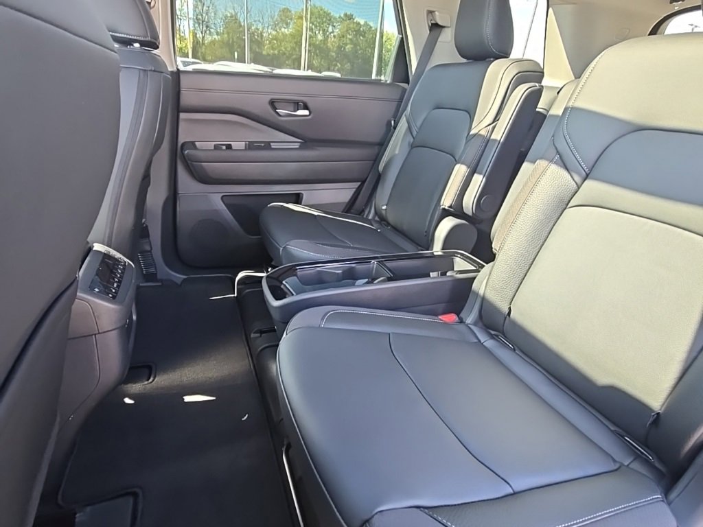 New 2025 Nissan Pathfinder SL image 44