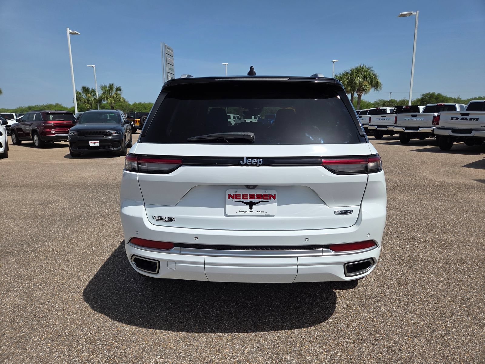 Used 2022 Jeep Grand Cherokee Summit RWD image 6