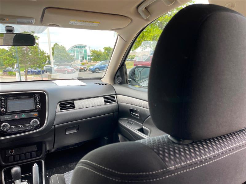 Used 2017 Mitsubishi Outlander ES AWD/4WD image 10