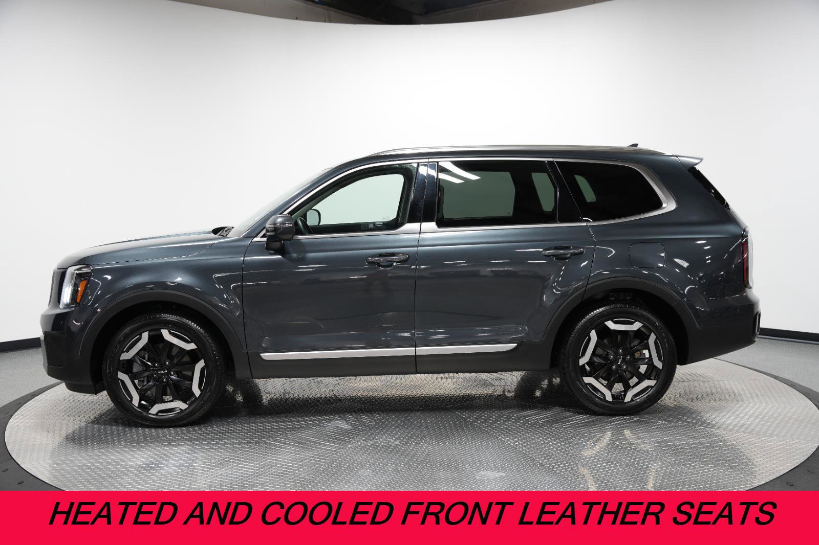 Used 2023 Kia Telluride EX w/ EX Captain's Chair Package image 5