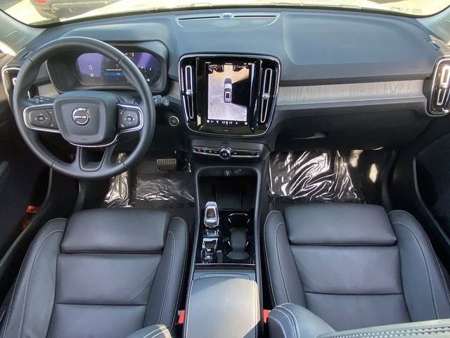 Certified 2025 Volvo XC40 B5 Plus w/ Protection Package Premier image 16