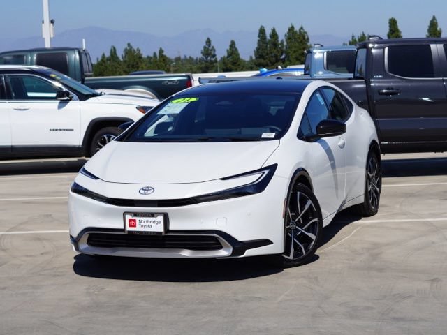 Used 2024 Toyota Prius Prime Premium FWD image 4