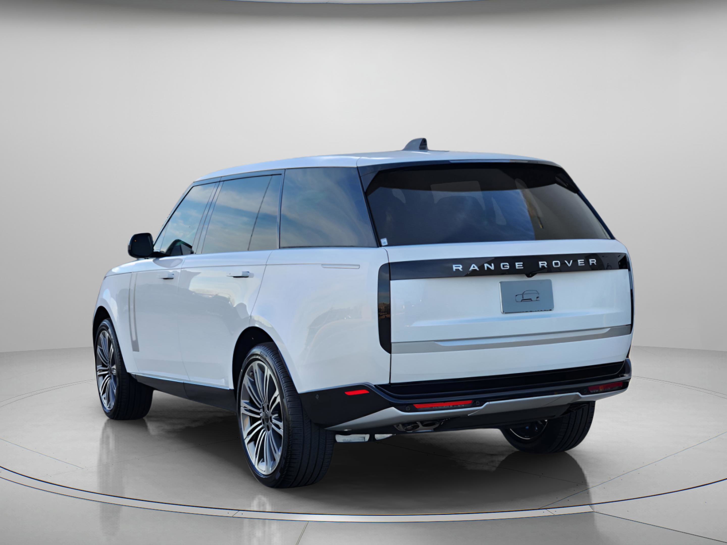 New 2026 Land Rover Range Rover Long Wheelbase Autobiography image 3