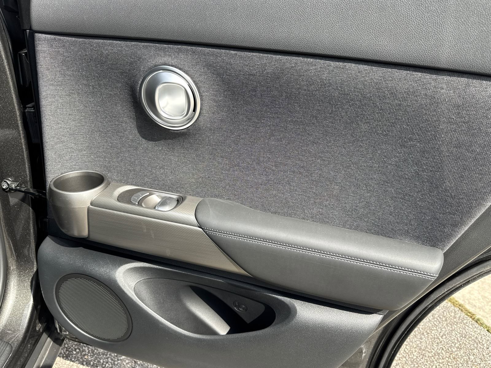 Used 2025 Genesis GV60 RWD image 16