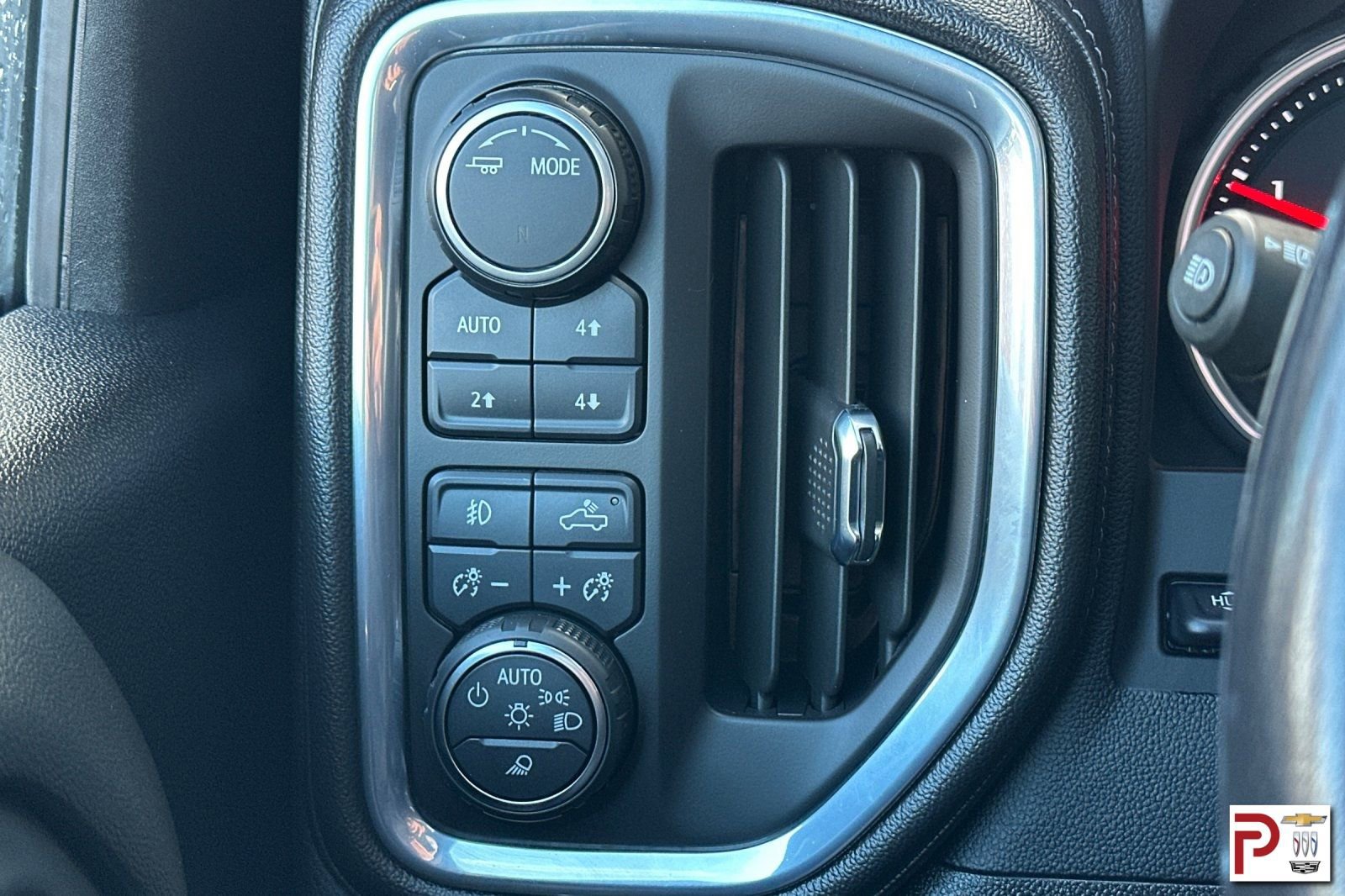 Certified 2022 Chevrolet Silverado 3500 LTZ w/ LTZ Plus Package image 33