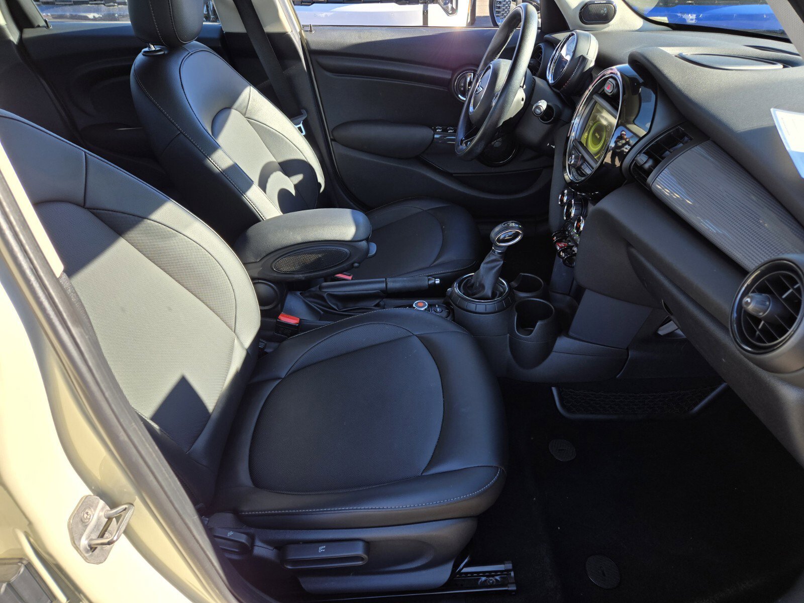 Used 2016 MINI Cooper 4-Door Hardtop image 16