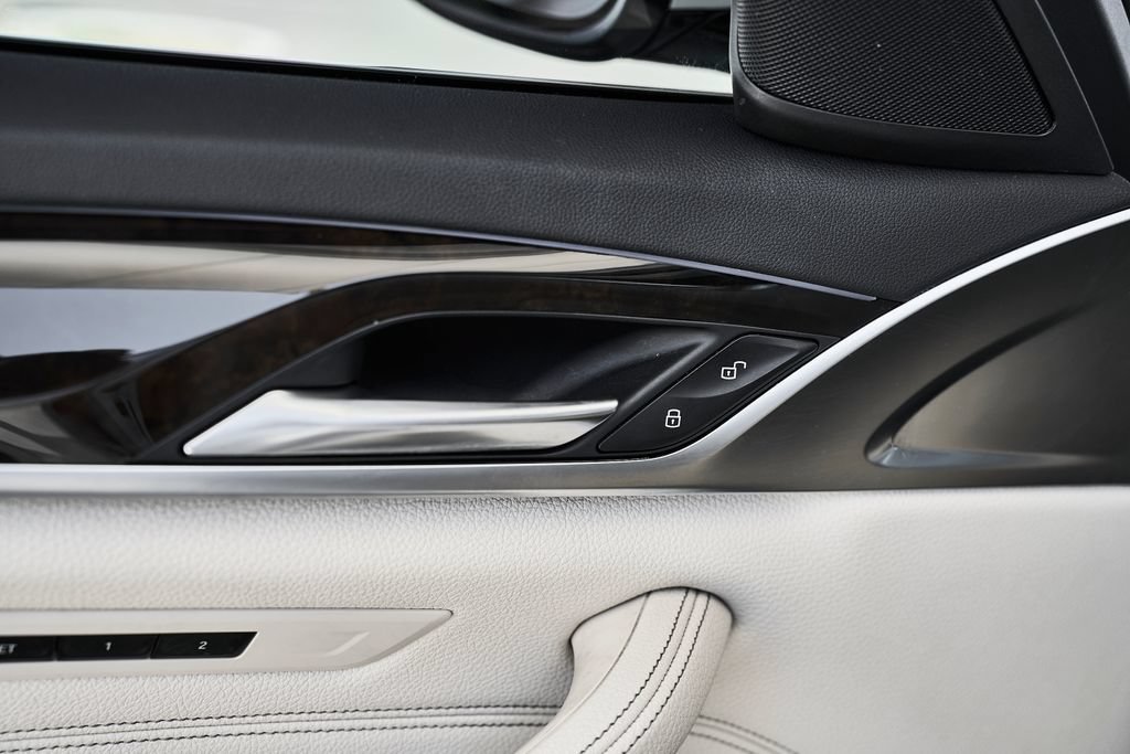 Used 2018 BMW 540i w/ Premium Package RWD image 17