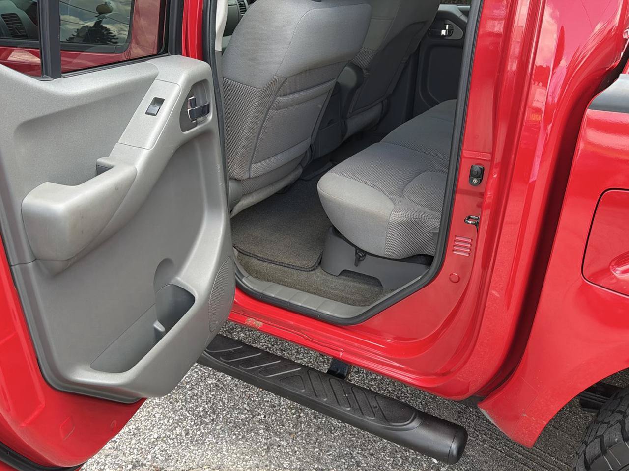 Used 2005 Nissan Frontier SE w/ (P01) Power Pkg AWD/4WD image 24