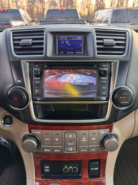 Used 2013 Toyota Highlander Limited image 22
