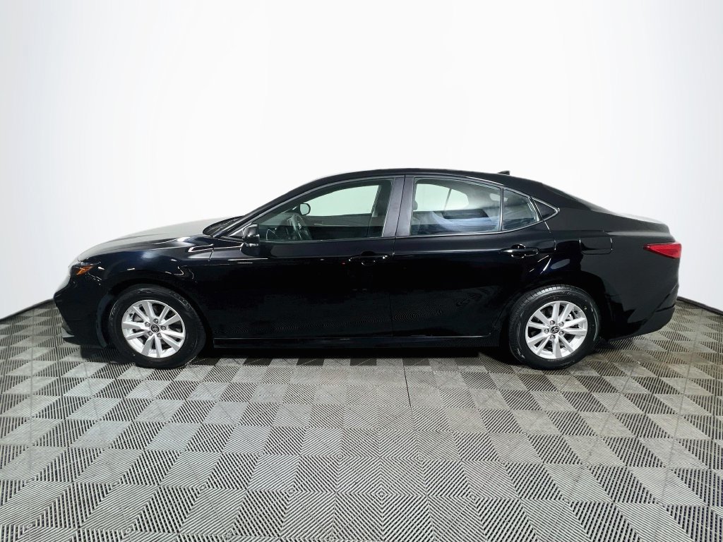 Used 2025 Toyota Camry LE FWD image 4