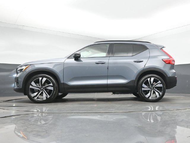 Used 2023 Volvo XC40 B5 Plus w/ Protection Package Premier AWD/4WD image 39