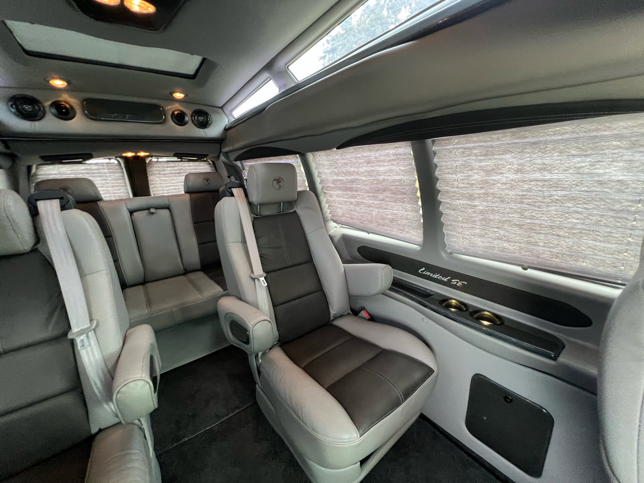 Used 2018 Chevrolet Express 2500 w/ Enhanced Convenience Package image 43