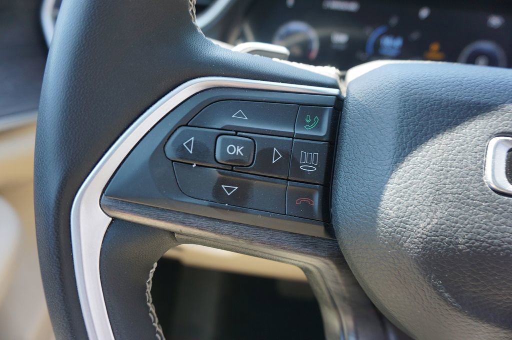 Used 2023 Jeep Grand Cherokee Limited AWD/4WD image 8