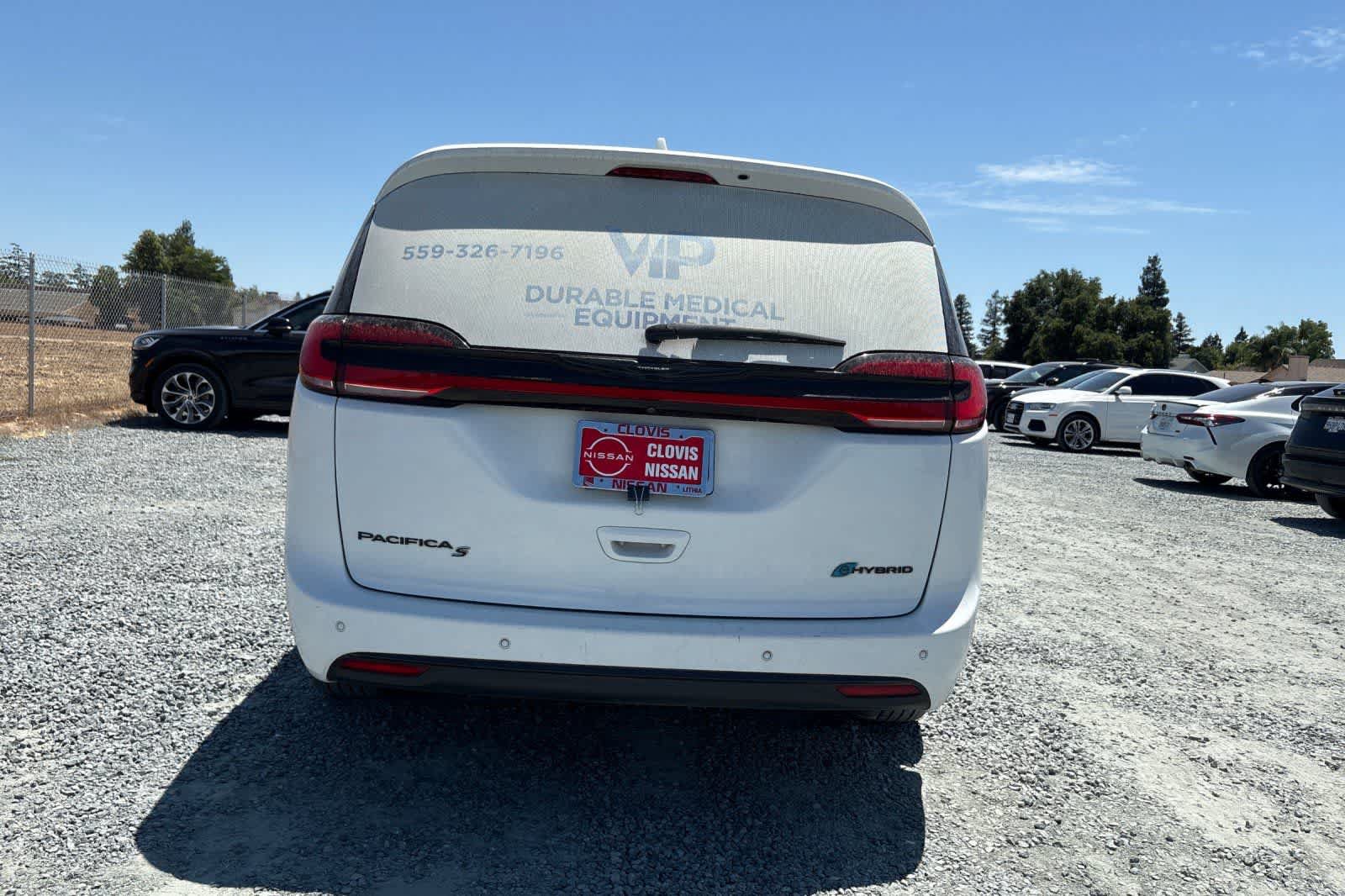 Used 2022 Chrysler Pacifica Limited w/ S Appearance Package FWD image 8