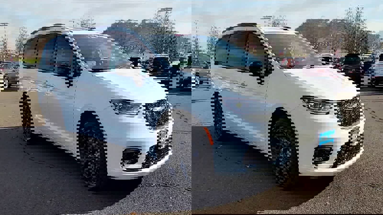 New 2026 Chrysler Pacifica Select image 2