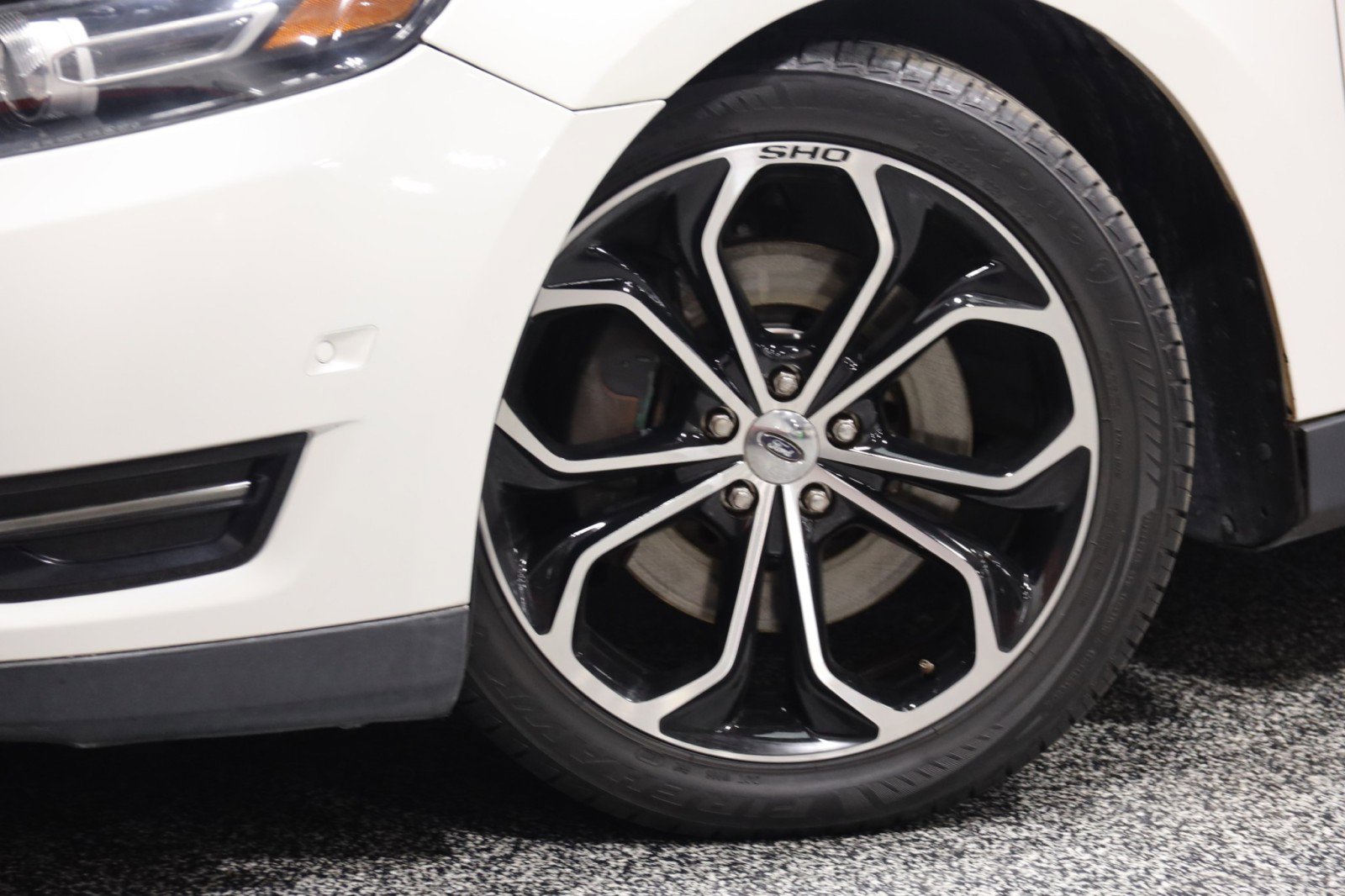 Used 2013 Ford Taurus SHO image 20
