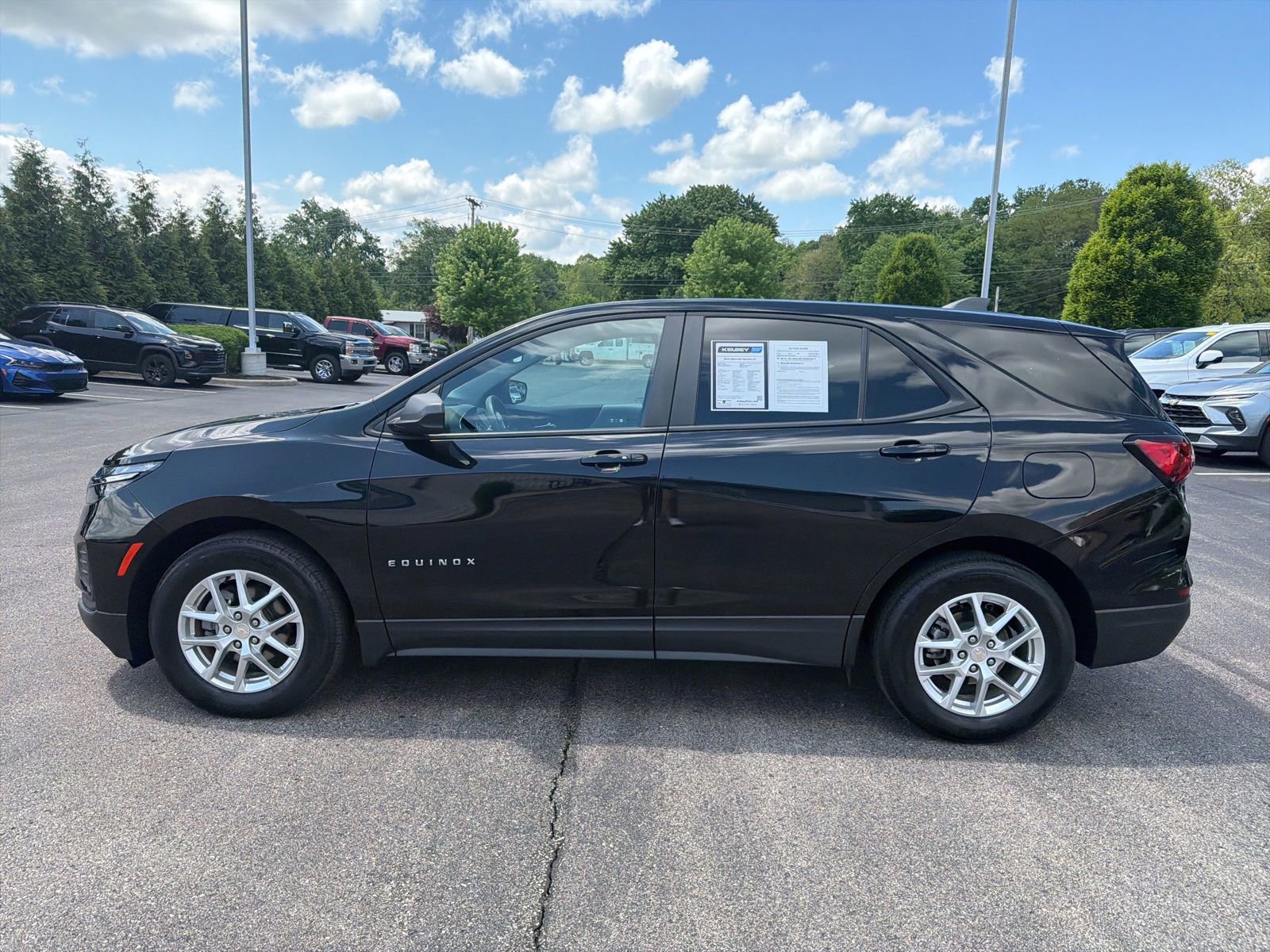 Used 2023 Chevrolet Equinox LS w/ LS Convenience Package FWD image 2