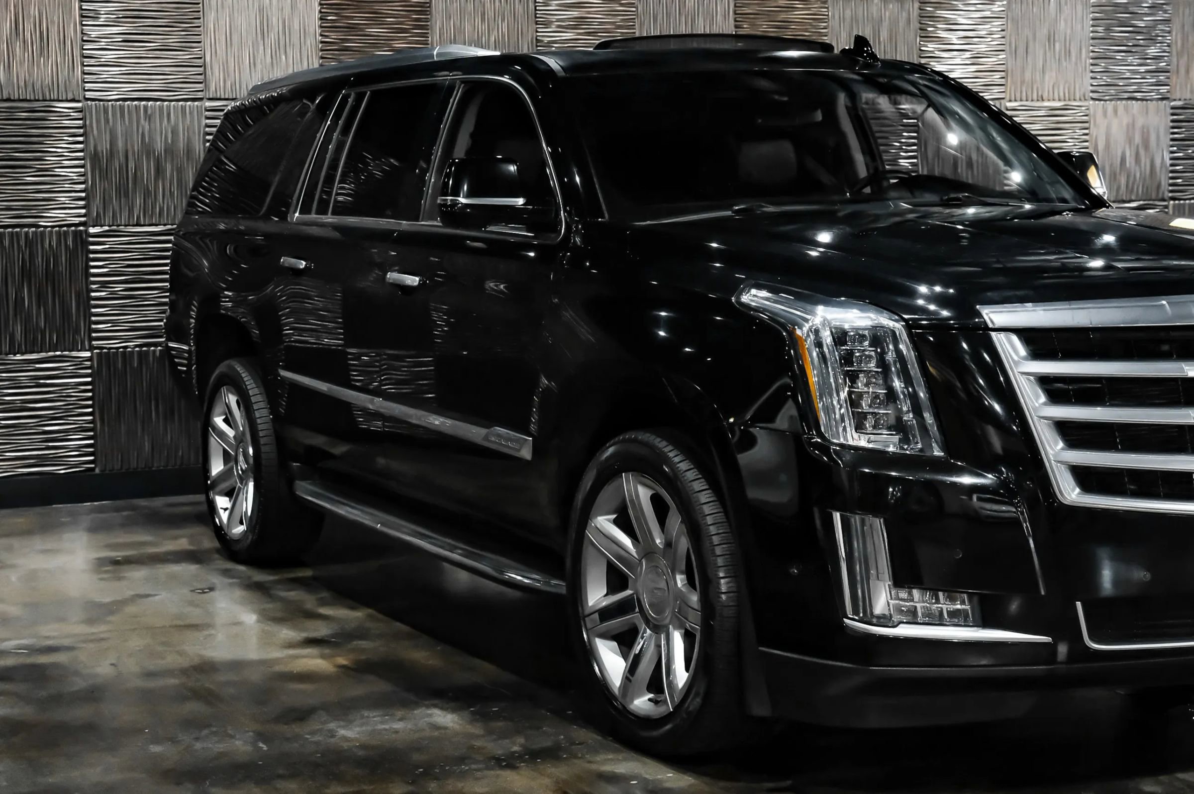 Used 2017 Cadillac Escalade ESV Luxury RWD image 6
