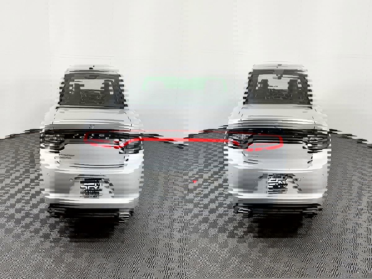 Used 2019 Dodge Charger SXT w/ Leather Interior Group RWD image 9