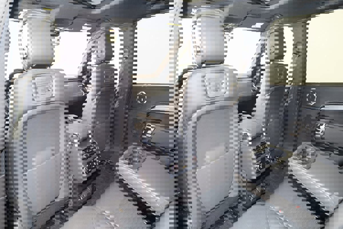 Used 2023 Land Rover Discovery S R-Dynamic image 53