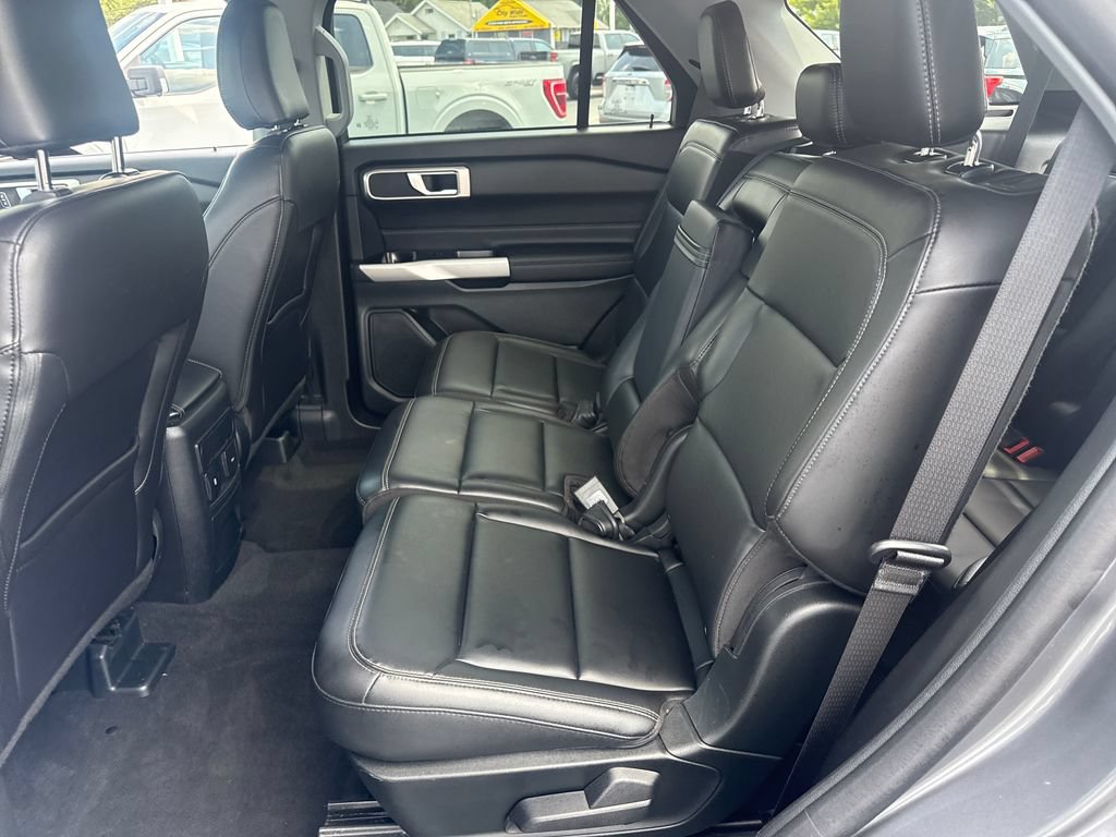 Used 2024 Ford Explorer XLT w/ Equipment Group 202A AWD/4WD image 19