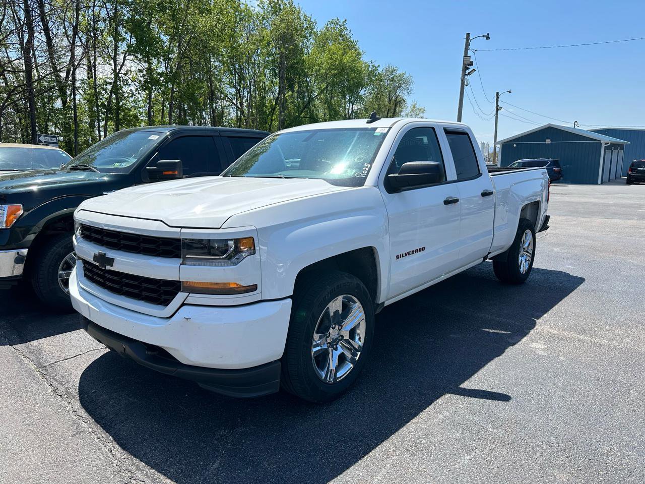 Used 2018 Chevrolet Silverado 1500 Custom w/ Custom Value Package AWD/4WD image 1