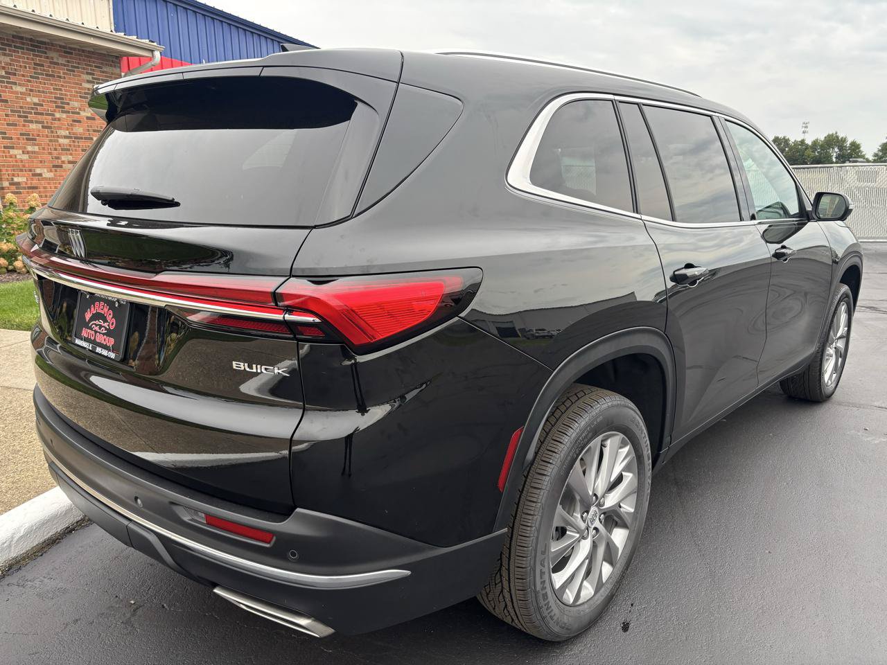 Used 2025 Buick Enclave Preferred w/ Power Package AWD/4WD image 3