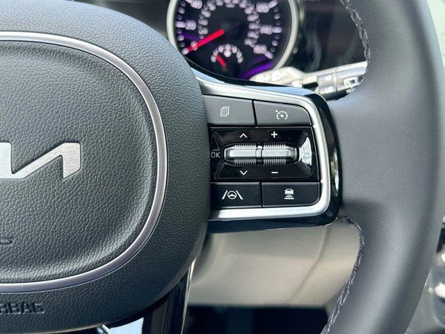 Used 2024 Kia Carnival EX image 26